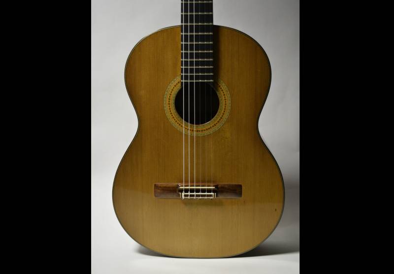 The top has seen some refinishing prior to my repair work. It now has a traditional French Polish of schellac