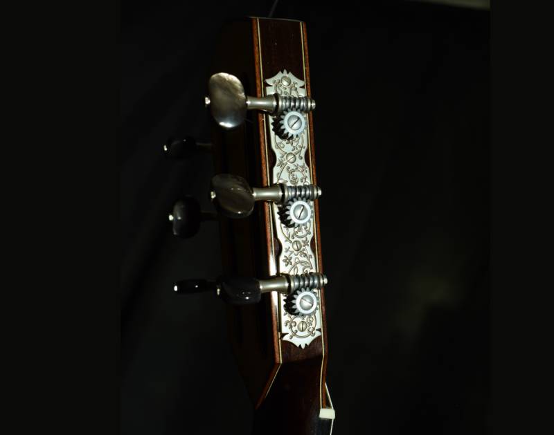 Gotoh - Black pearl buttons with a nickel plate finish