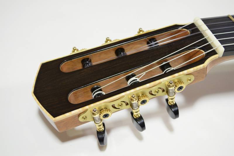 Maple Binding on Headstock