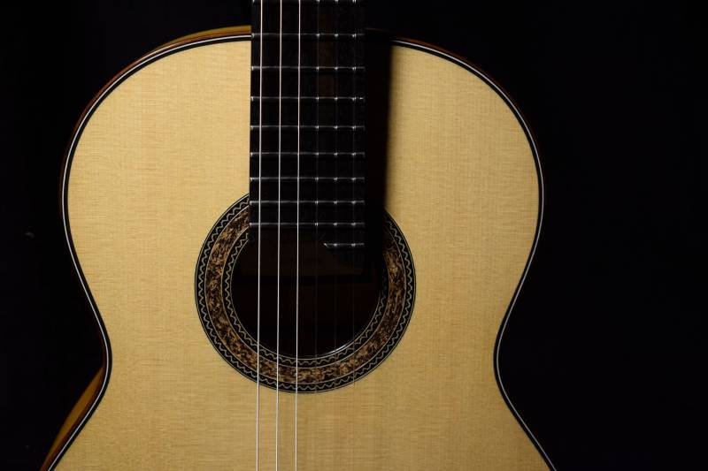 Central conglomerate of wood with mosaic border